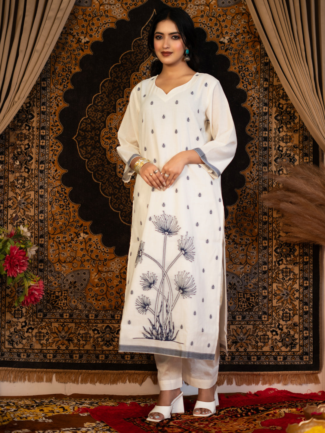 Elegant Ethnic Kurta Set with Sweetheart Neckline, Coordinated Pants, and Dupatta