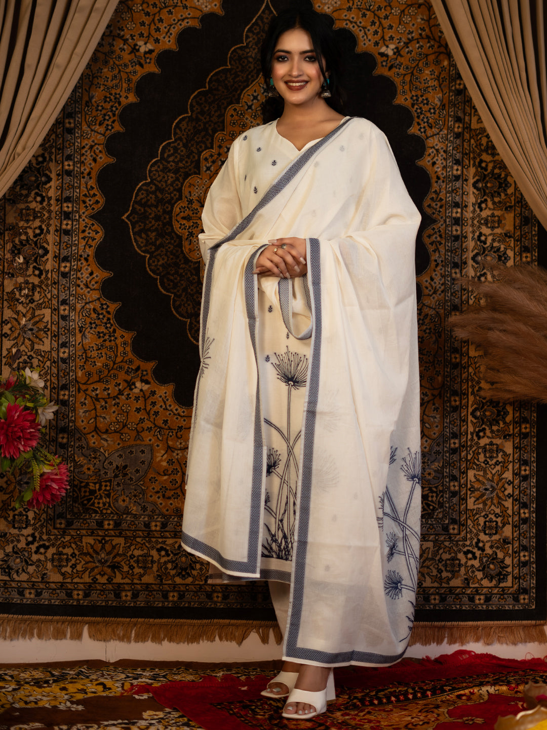 Elegant Ethnic Kurta Set with Sweetheart Neckline, Coordinated Pants, and Dupatta