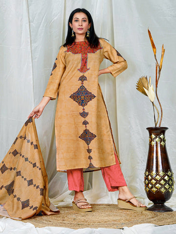 Chiku Elegance – Rug Motif Kurta Set with Rust Pants & Printed Dupatta 3-Piece Set