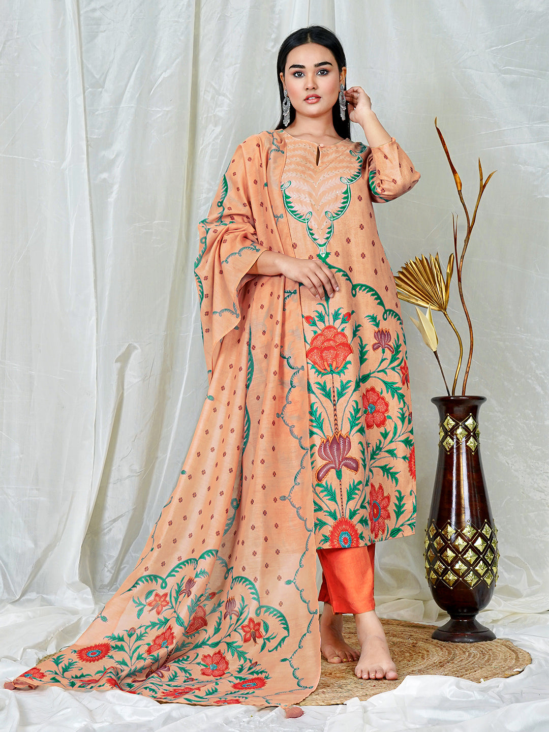 Peach Floral Embroidered Kurta Set with Scalloped Dupatta – Festive Ethnic Wear | EarthOfab