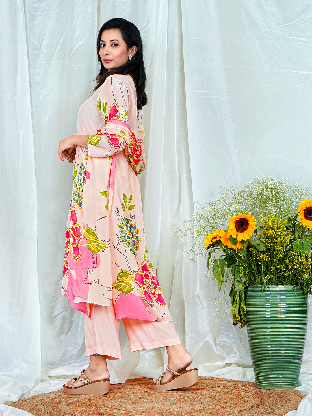 Peach Natural Crepe Kurta Set with , Sequins & Katdana-Highlighted Floral Prints