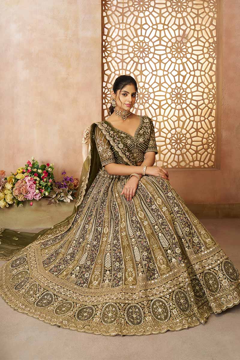 Bridal Mehendi Lehenga Featuring Beautiful Thread Work Detailing