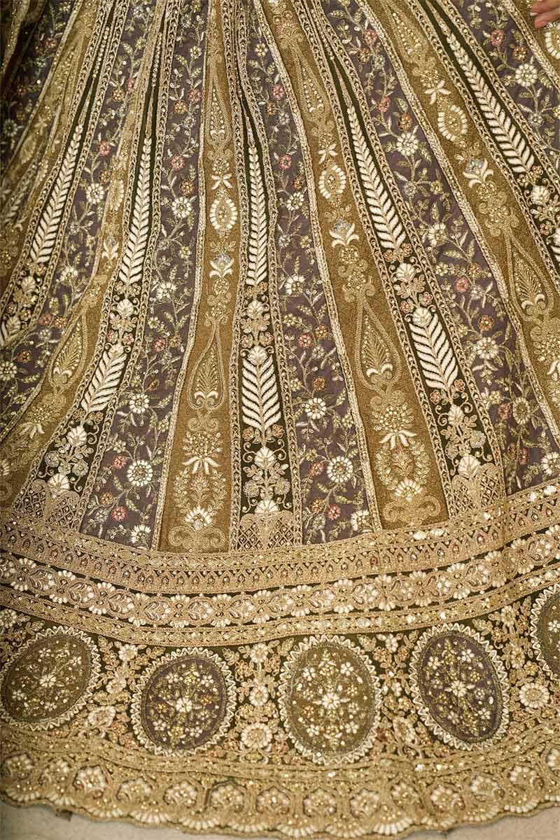 Bridal Mehendi Lehenga Featuring Beautiful Thread Work Detailing